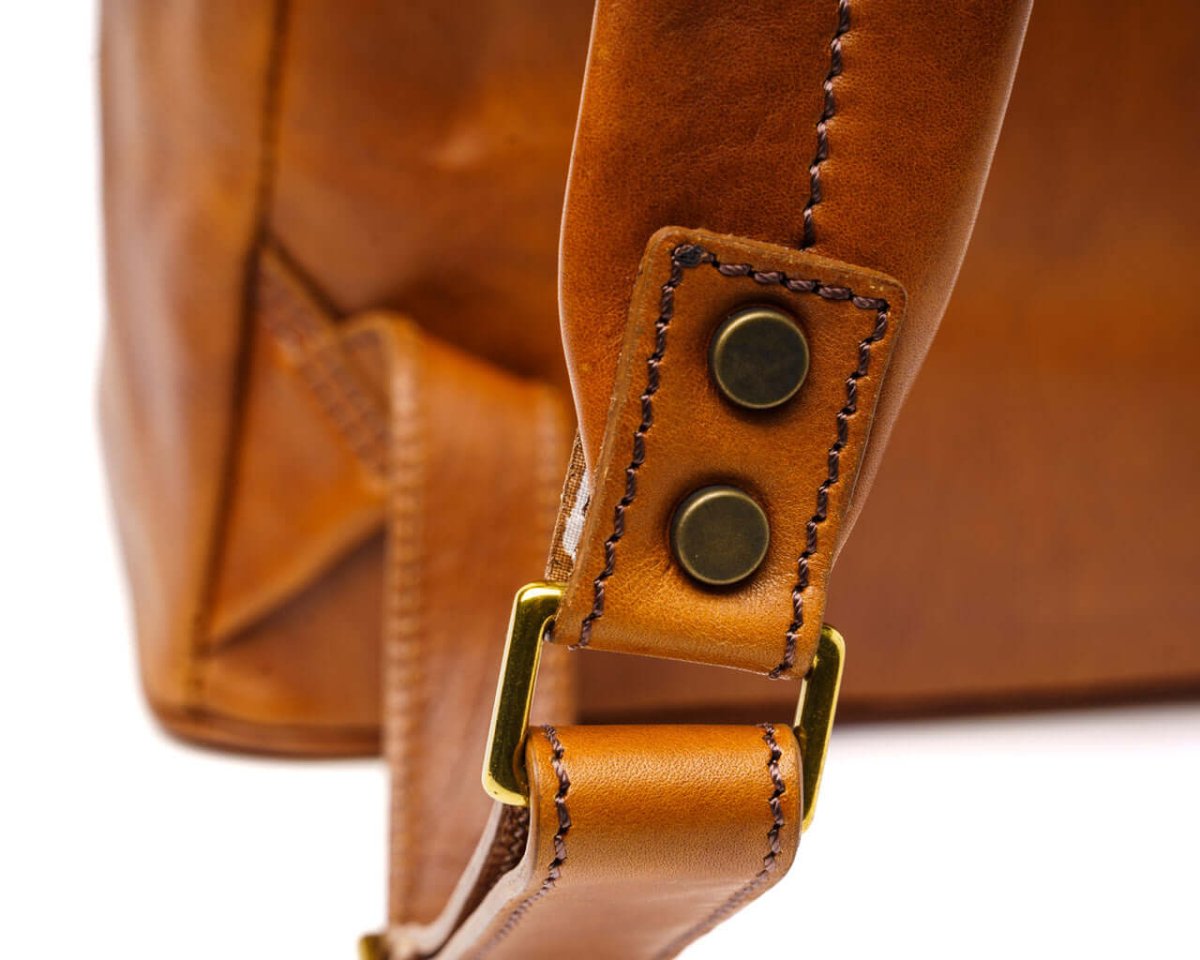 Antique Devotion - Honey Brown - Pampora Leather