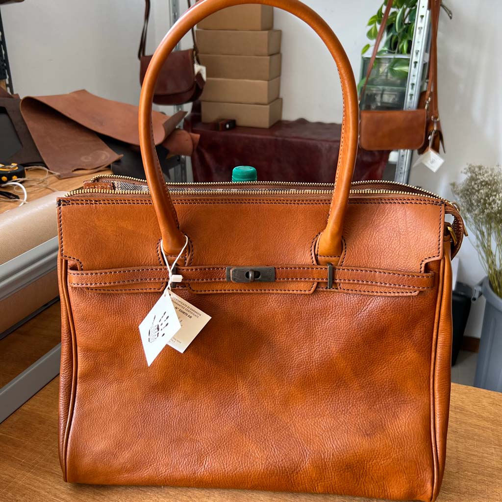 Business Venture - Honey Brown - Pampora Leather